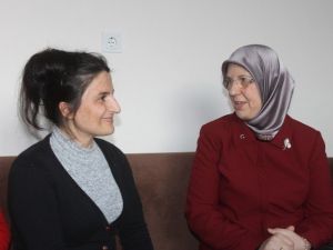 Bakan Ramazanoğlu Valiliğin Eve Yerleştirdiği Aileyi Ziyaret Etti