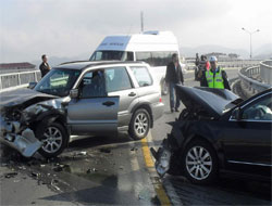 Viyadük Üzerinde Çarpıştılar 8 Yaralı