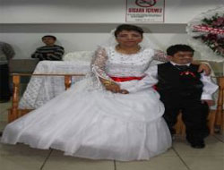 100 Santimlik Damat Düğün Yaptı