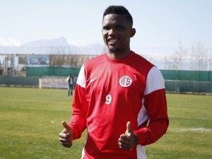 Eto’o’dan Taraftara Otobüs Desteği