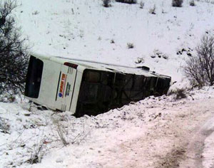 Trabzon Yolcu Otobüsü Devrildi 13 Yaralı