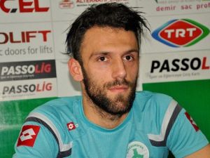 Vedat Muriqi Giresunspor Camiasından Özür Diledi