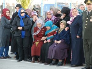 Gümüşhaneli Şehit Teğmen Erdoğan’ın Cenazesi Askeri Uçakla Trabzon’a Getirildi