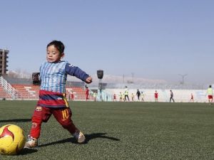 Poşetten Messı Forması Giyen Çocuk Hayaline Kavuşuyor