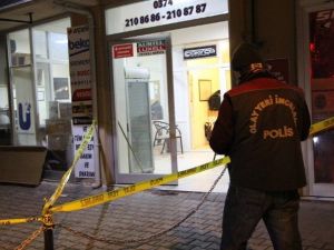 Makasla Bileklerini Keserek İntihara Kalkıştı