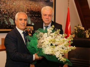 Bozbey: “Bu Şehirde Yaşayan Herkes Bursaspor’a Destek Vermeli"