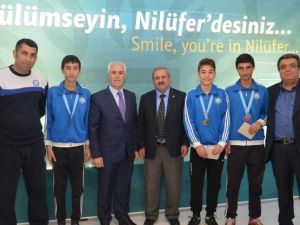 Bozbey Başarılı Atletleri Ödüllendirdi