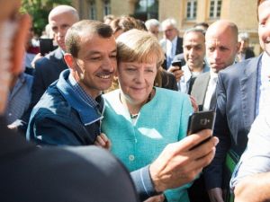 Almanya Başbakanı Merkel’e Anket Şoku
