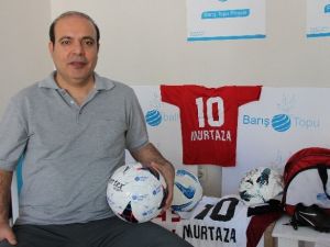 Poşetten Messi Forması Giyen Afgan Çocuğa Elazığ’dan Hediye