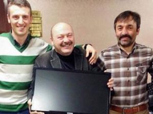 Denize Lcd Televizyonunu Atan Çılgın Taraftara Arkadaşlarından Yeni Lcd