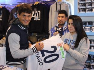 Tiago’dan İki Taraftara İmzalı Forma