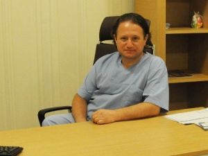 Estetik Cerrahi Uzmanı Opr. Dr. Nazmi Bayçın: