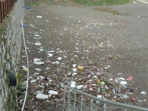 Karadeniz Sahilleri Çöple Doldu