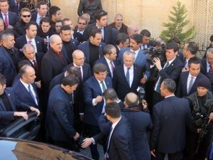 Davutoğlu, Cuma Namazını Tarihi Ulu Cami’de Kıldı