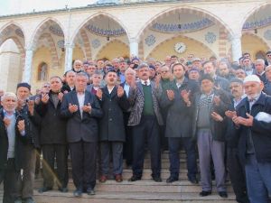 Bayır Bucak Türkmenleri İçin 3 Tır Yola Çıktı