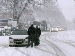 Abant Yolunda Onlarca Araç Yolda Kaldı