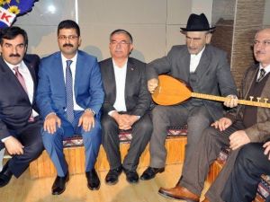 Milli Savunma Bakanı Yılmaz: “Aşık Veysel 78 Milyonun Gönlüne Hitap Etmiştir”
