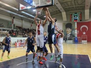 Yalova Group Belediyespor Rövanşı Aldı
