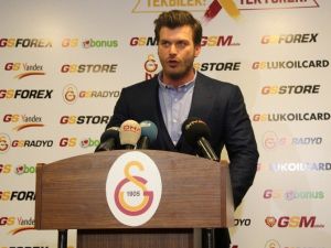 Kıvanç Tatlıtuğ’dan Galatasaray’a Destek