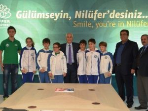 Yüzücüler Başarılarını Bozbey İle Paylaştı