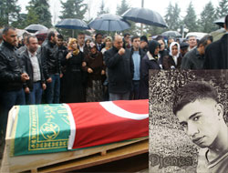 Parkta 6 kişinin dövdüğü üniversiteli toprağa verildi