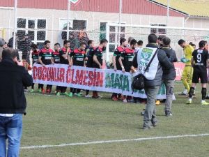 Amedspor’dan ’Çocuklar Ölmesin Maça Gelsin’ Pankartı