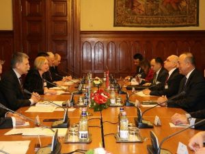 Çavuşoğlu, Macaristan Parlamento Başkanı Köver İle Görüştü