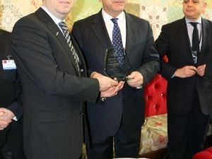 Çavuşoğlu, Macaristan’da Yunus Emre Kültür Merkezini Gezdi