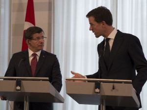Davutoğlu: “Rejim Yanlısı Olmayan Bütün Suriyelilerin Suriye’den Çıkarılması İçin Bilinçli Bir Etnik Temizlik Yürümektedir”