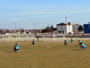 Bayırbucak Türkmenlerine Amatör Futbolculardan Destek