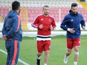 Özat: "Her Maça Kazanmak İçin Çıkacağız"