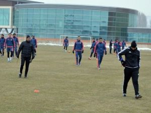 Tolunay Kafkas: "Kayserispor Çok İyi Futbol Oynayan Bir Takım Olarak Sahada Olacak"
