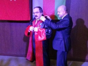 Sakarya Valisi Hüseyin Avni Coş’a Fahri Doktora Belgesi Verildi