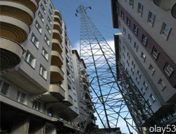 Yüksek Gerilimle Yaşıyorlar