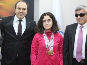 4 Madalyalı Tuğçe Aktaş, Altın İle Ödüllendirildi