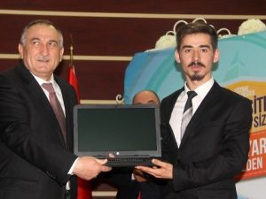 Bolu Belediyesi Bin 43 Üniversiteliye Laptop Dağıttı