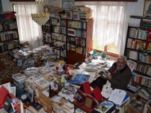 Yaş 70 Ama Kitaba Olan Sevgisi Hiç Bitmemiş