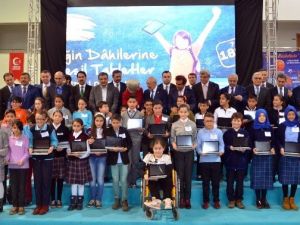 Kocaeli’de 27 Bin 180 Öğrenci Daha Tabletlerine Kavuştu