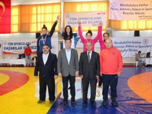 Genç Bayanlar Türkiye Güreş Şampiyonası Nefesleri Kesti
