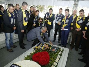 1907 Fenerbahçeliler Derneği, Mustafa Koç’u Kabri Başında Ziyaret Etti