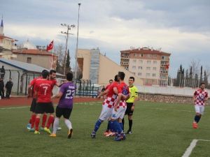 Maçın 90’ıncı Dakikasında Futbol Sahası Boks Ringine Döndü