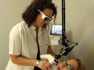 Yeni Teknolojik Yöntemlerle Sivilce Ve Yara İzlerinden Kurtulun