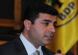BDP Demokratik Özerklik’te ısrarlı