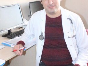 Ellerde Titreme Ve Aşırı Terleme Hipertiroidi Belirtisi Olabilir