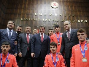 Başbakan Davutoğlu Şampiyon Sporcularla Bir Araya Geldi