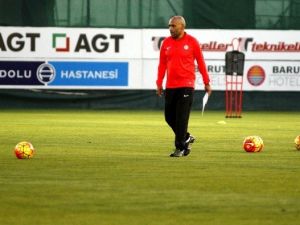Moraıs 12 Gün Aradan Sonra Yeniden Takımın Başında