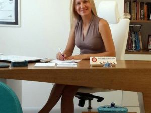 Gözlerinizi Aşağıya Doğru Bastırarak Silmeyin