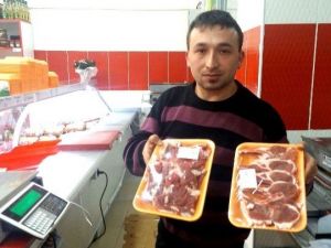 Kasaptan Uzaklaşan Vatandaş Şarküteriye Yöneldi
