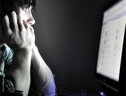 Bilgisayar karşısında yiyenler dikkat!