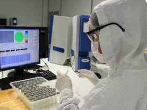 Türkiye’de Bir İlk: Katarakt Hastalarının “Kedigözü” Şikâyetine Çare Bulundu